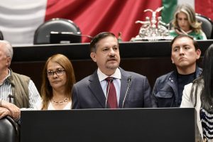 Propone Luis Humberto Fernández Ley para proteger a la niñez y adolescencia de entornos digitales